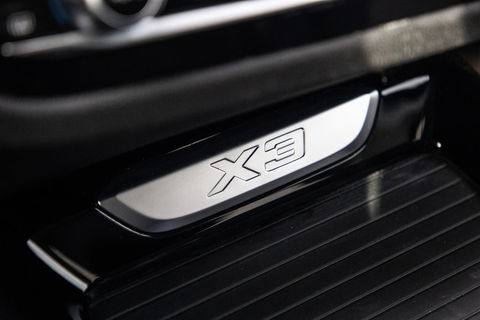 BMW X3 xDrive30e High Executive BRUIN LEER / PANORAMA DAK / AUTOMAAT / PLUG IN / CARPLAY / STOELVERWARMING