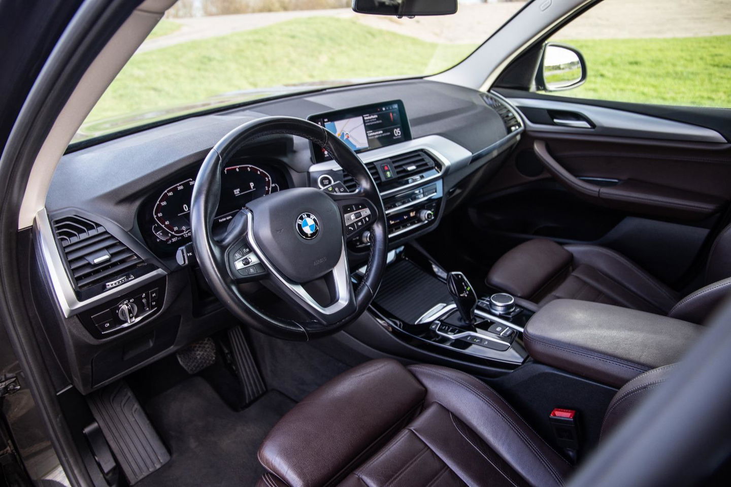 BMW X3 xDrive30e High Executive BRUIN LEER / PANORAMA DAK / AUTOMAAT / PLUG IN / CARPLAY / STOELVERWARMING