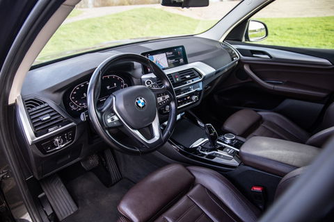 BMW X3 xDrive30e High Executive BRUIN LEER / PANORAMA DAK / AUTOMAAT / PLUG IN / CARPLAY / STOELVERWARMING