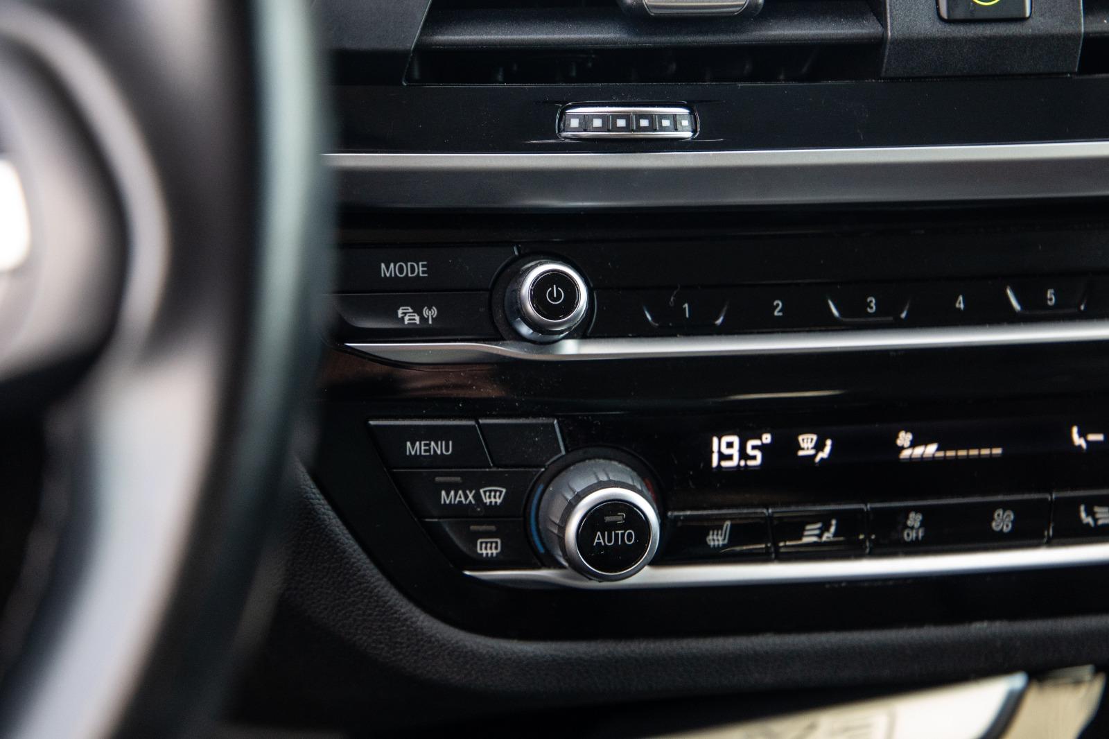 BMW X3 xDrive30e High Executive BRUIN LEER / PANORAMA DAK / AUTOMAAT / PLUG IN / CARPLAY / STOELVERWARMING