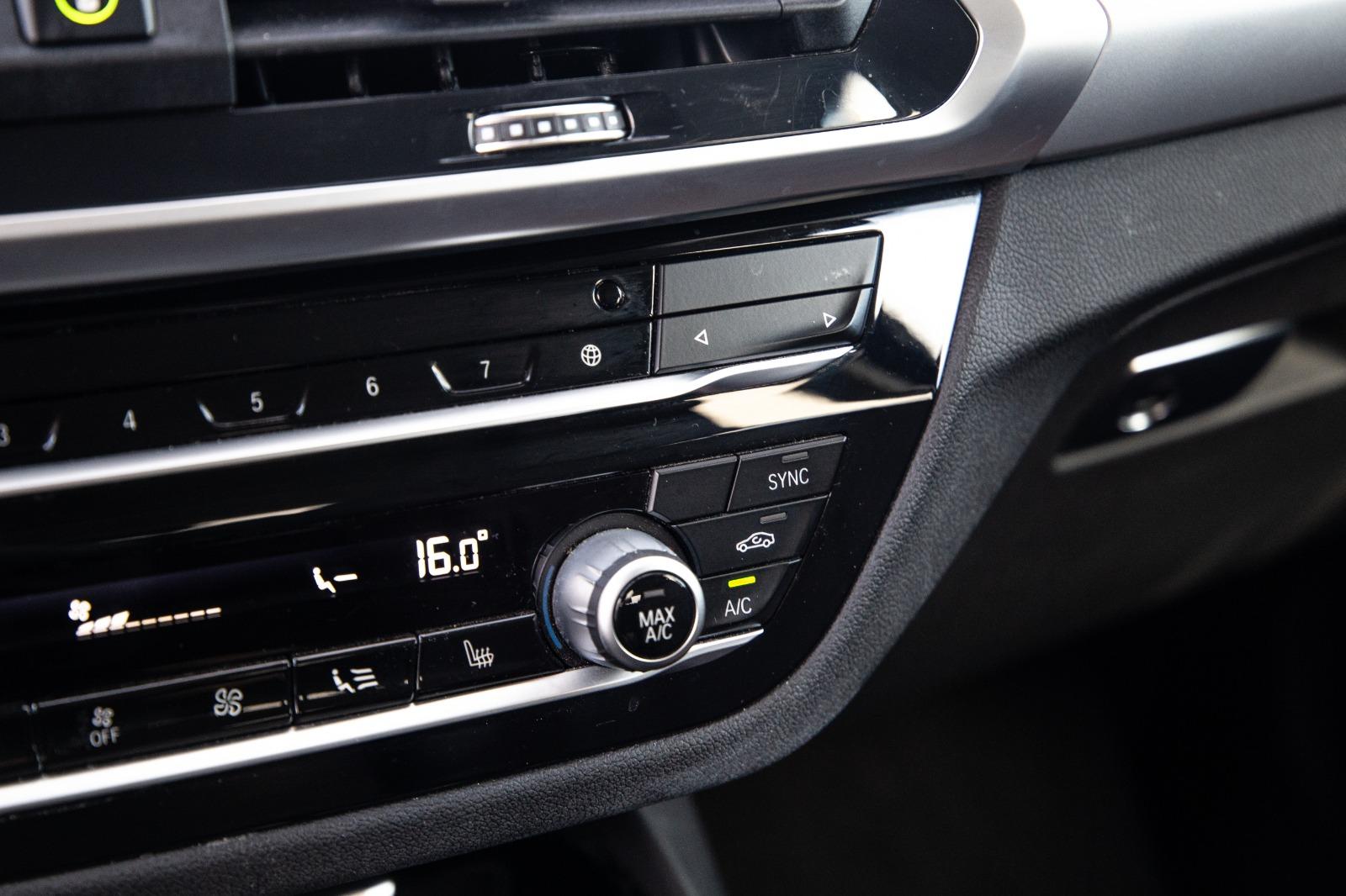 BMW X3 xDrive30e High Executive BRUIN LEER / PANORAMA DAK / AUTOMAAT / PLUG IN / CARPLAY / STOELVERWARMING