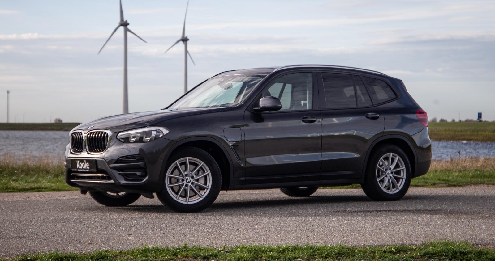 BMW X3 xDrive30e High Executive BRUIN LEER / PANORAMA DAK / AUTOMAAT / PLUG IN / CARPLAY / STOELVERWARMING