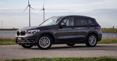 BMW X3 xDrive30e High Executive BRUIN LEER / PANORAMA DAK / AUTOMAAT / PLUG IN / CARPLAY / STOELVERWARMING