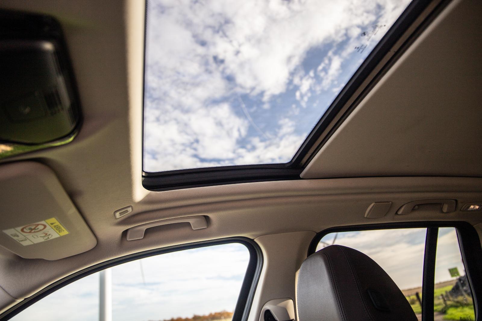 BMW X3 xDrive30e High Executive BRUIN LEER / PANORAMA DAK / AUTOMAAT / PLUG IN / CARPLAY / STOELVERWARMING