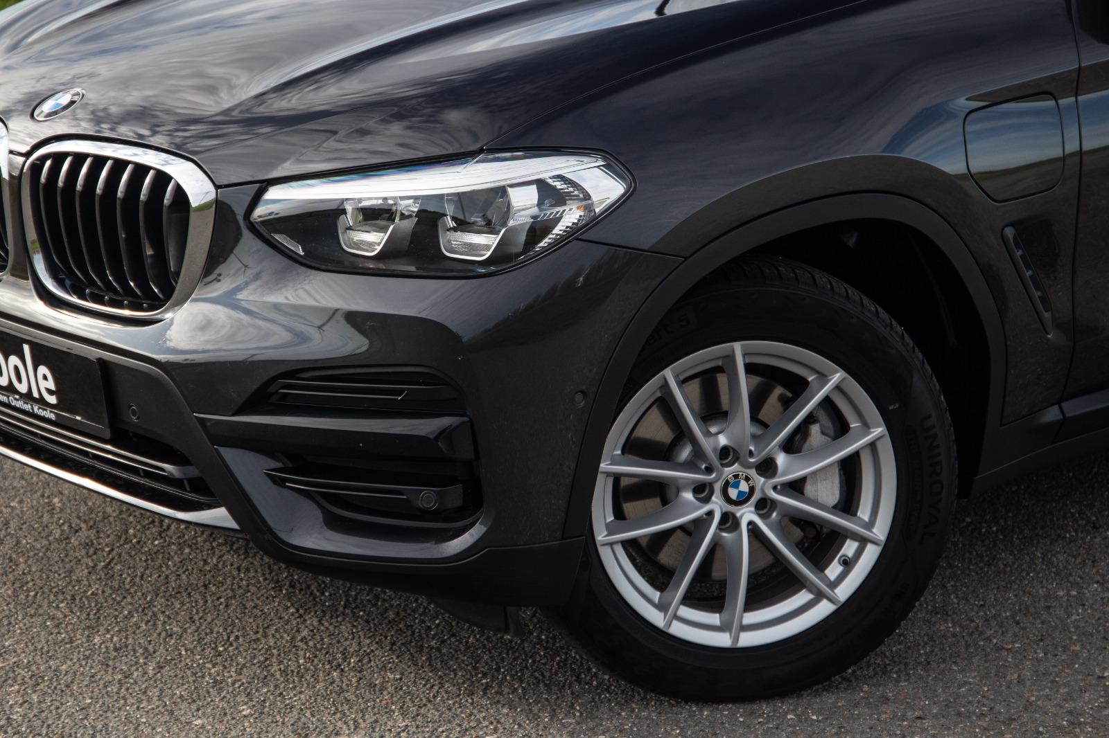 BMW X3 xDrive30e High Executive BRUIN LEER / PANORAMA DAK / AUTOMAAT / PLUG IN / CARPLAY / STOELVERWARMING