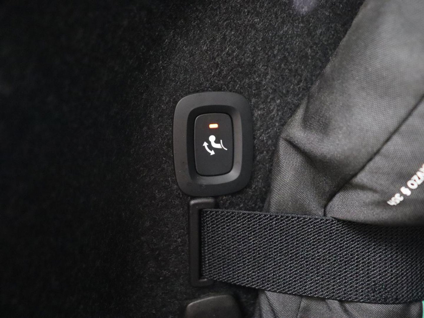 Polestar 2 Long Range Single Motor 78 kWh | Trekhaak | Stoelverwarming | Keyless | Full LED | Carplay | Navigatie | 19'' | Elektrische stoelen | Climate control | Parkeerhulp