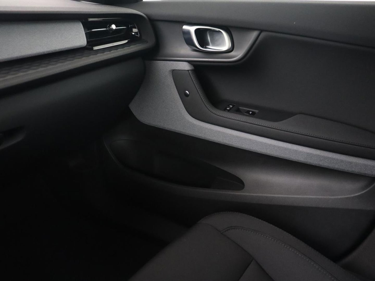 Polestar 2 Long Range Single Motor 78 kWh | Trekhaak | Stoelverwarming | Keyless | Full LED | Carplay | Navigatie | 19'' | Elektrische stoelen | Climate control | Parkeerhulp