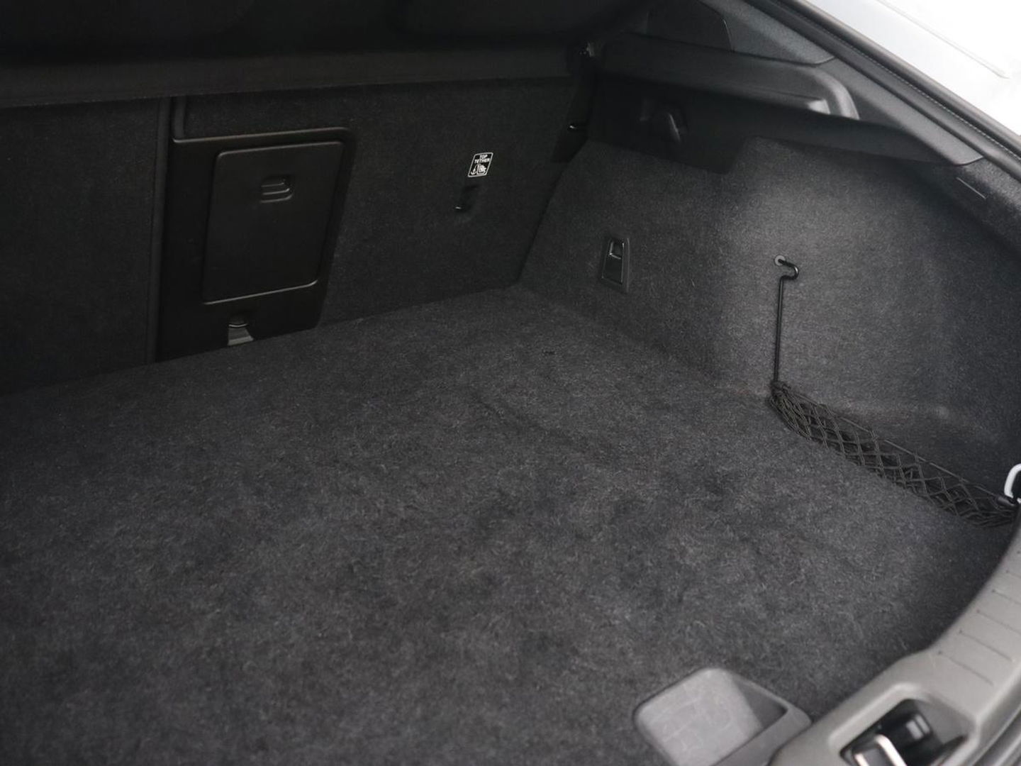 Polestar 2 Long Range Single Motor 78 kWh | Trekhaak | Stoelverwarming | Keyless | Full LED | Carplay | Navigatie | 19'' | Elektrische stoelen | Climate control | Parkeerhulp