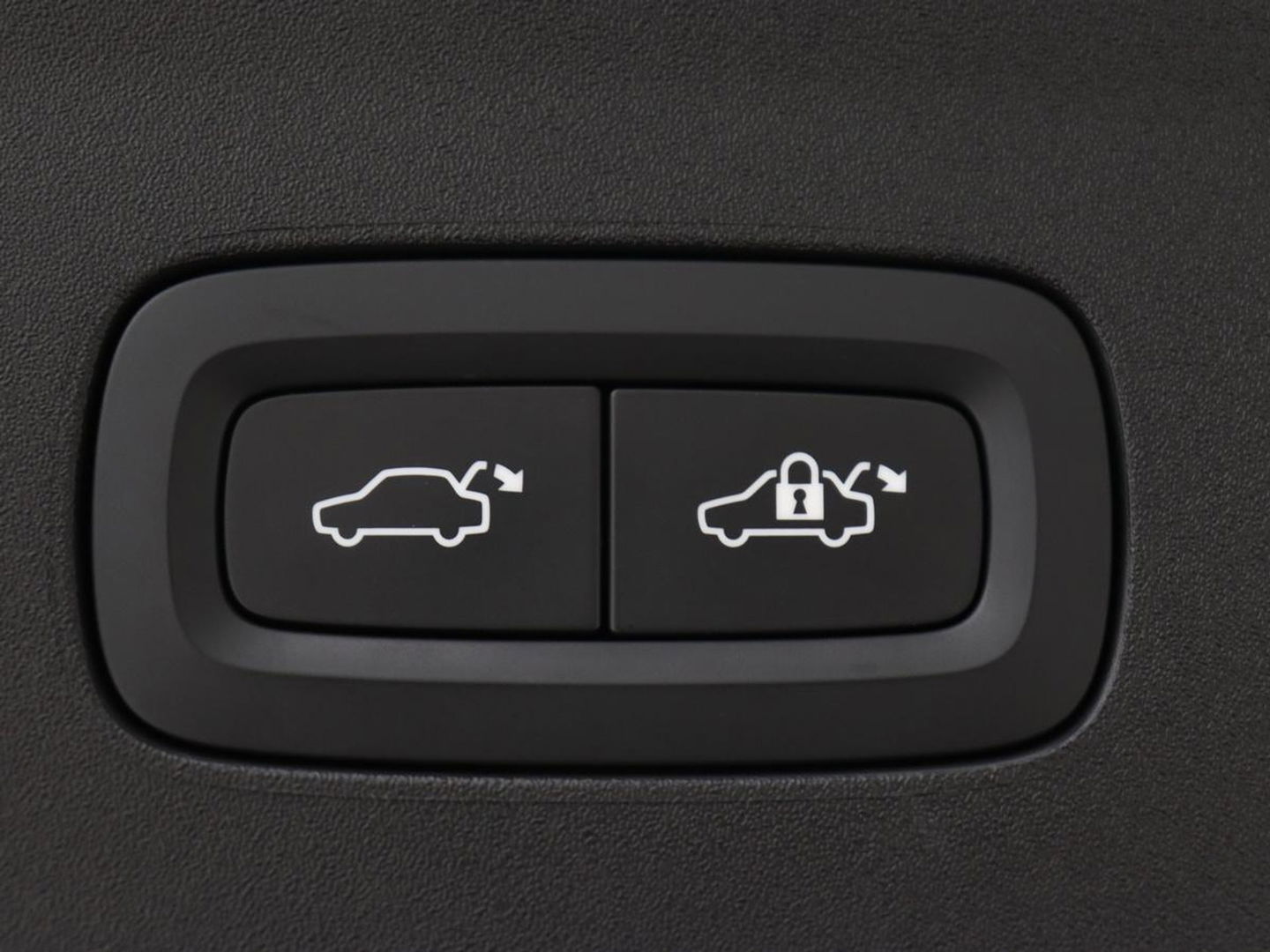 Polestar 2 Long Range Single Motor 78 kWh | Trekhaak | Stoelverwarming | Keyless | Full LED | Carplay | Navigatie | 19'' | Elektrische stoelen | Climate control | Parkeerhulp