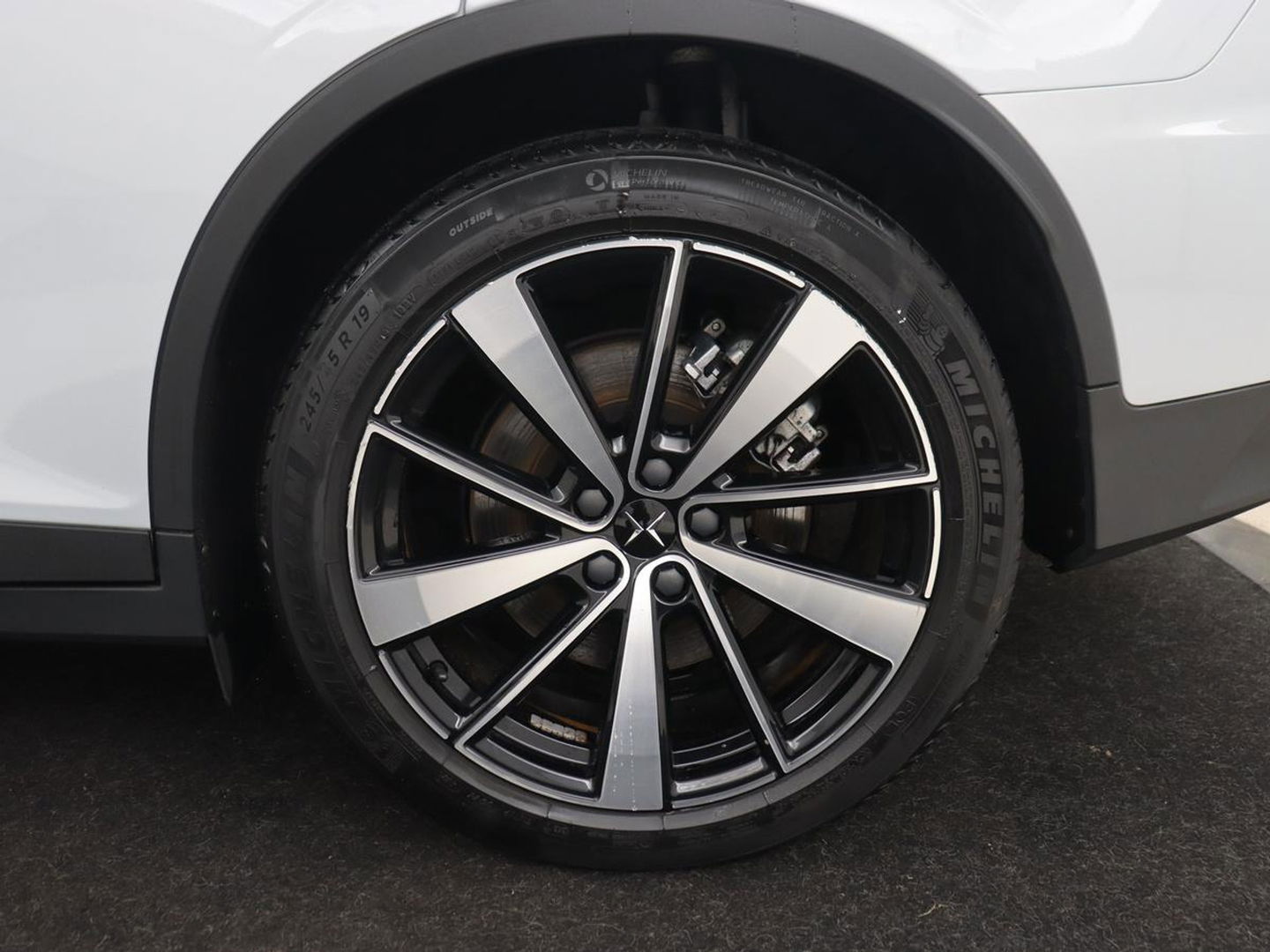 Polestar 2 Long Range Single Motor 78 kWh | Trekhaak | Stoelverwarming | Keyless | Full LED | Carplay | Navigatie | 19'' | Elektrische stoelen | Climate control | Parkeerhulp