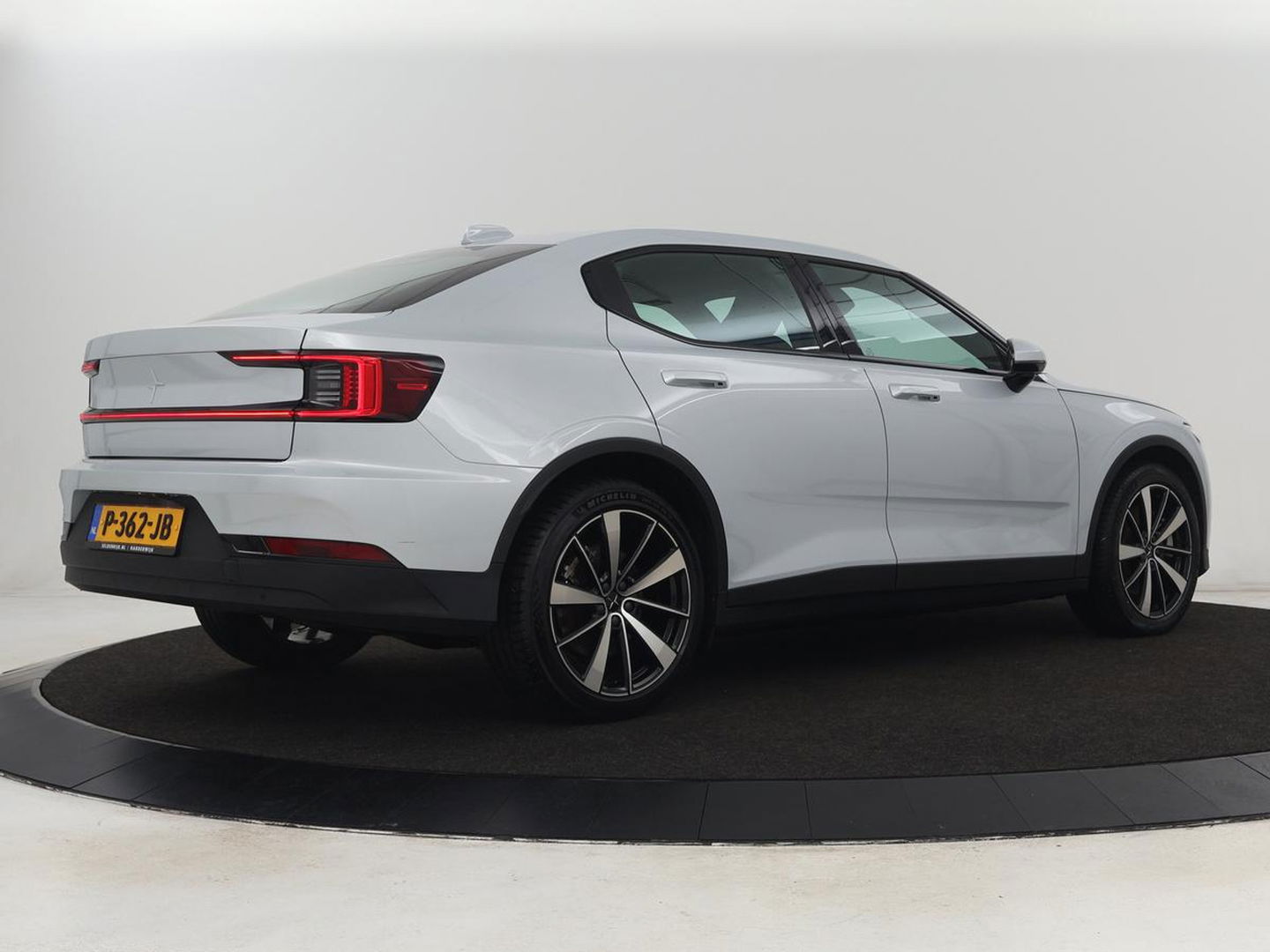 Polestar 2 Long Range Single Motor 78 kWh | Trekhaak | Stoelverwarming | Keyless | Full LED | Carplay | Navigatie | 19'' | Elektrische stoelen | Climate control | Parkeerhulp