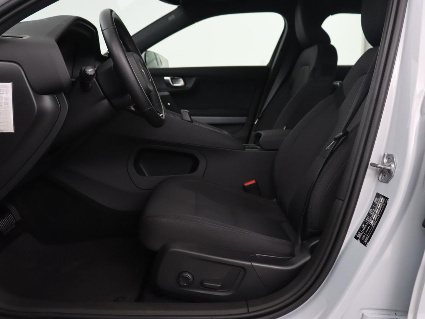 Polestar 2 Long Range Single Motor 78 kWh | Trekhaak | Stoelverwarming | Keyless | Full LED | Carplay | Navigatie | 19'' | Elektrische stoelen | Climate control | Parkeerhulp