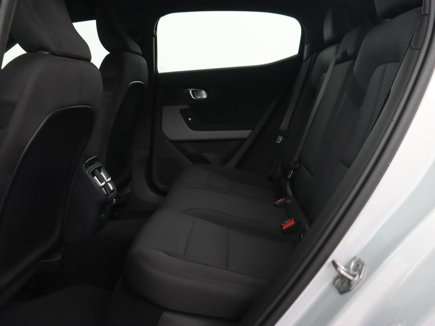 Polestar 2 Long Range Single Motor 78 kWh | Trekhaak | Stoelverwarming | Keyless | Full LED | Carplay | Navigatie | 19'' | Elektrische stoelen | Climate control | Parkeerhulp