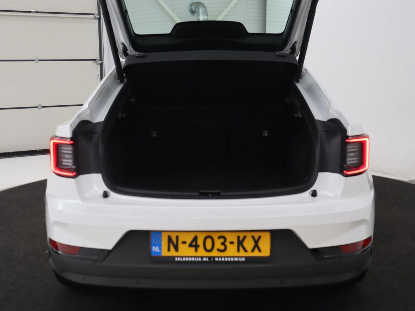 Polestar 2 Standard Range Single Motor 63kWh | 360 Camera | Stoelverwarming | Adaptive cruise | Carplay | Park Assist | 19'' | Keyless | Full LED | Digital Cockpit | DAB