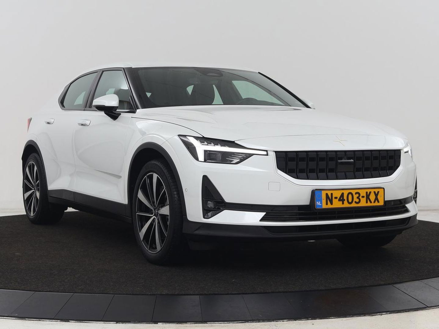 Polestar 2 Standard Range Single Motor 63kWh | 360 Camera | Stoelverwarming | Adaptive cruise | Carplay | Park Assist | 19'' | Keyless | Full LED | Digital Cockpit | DAB