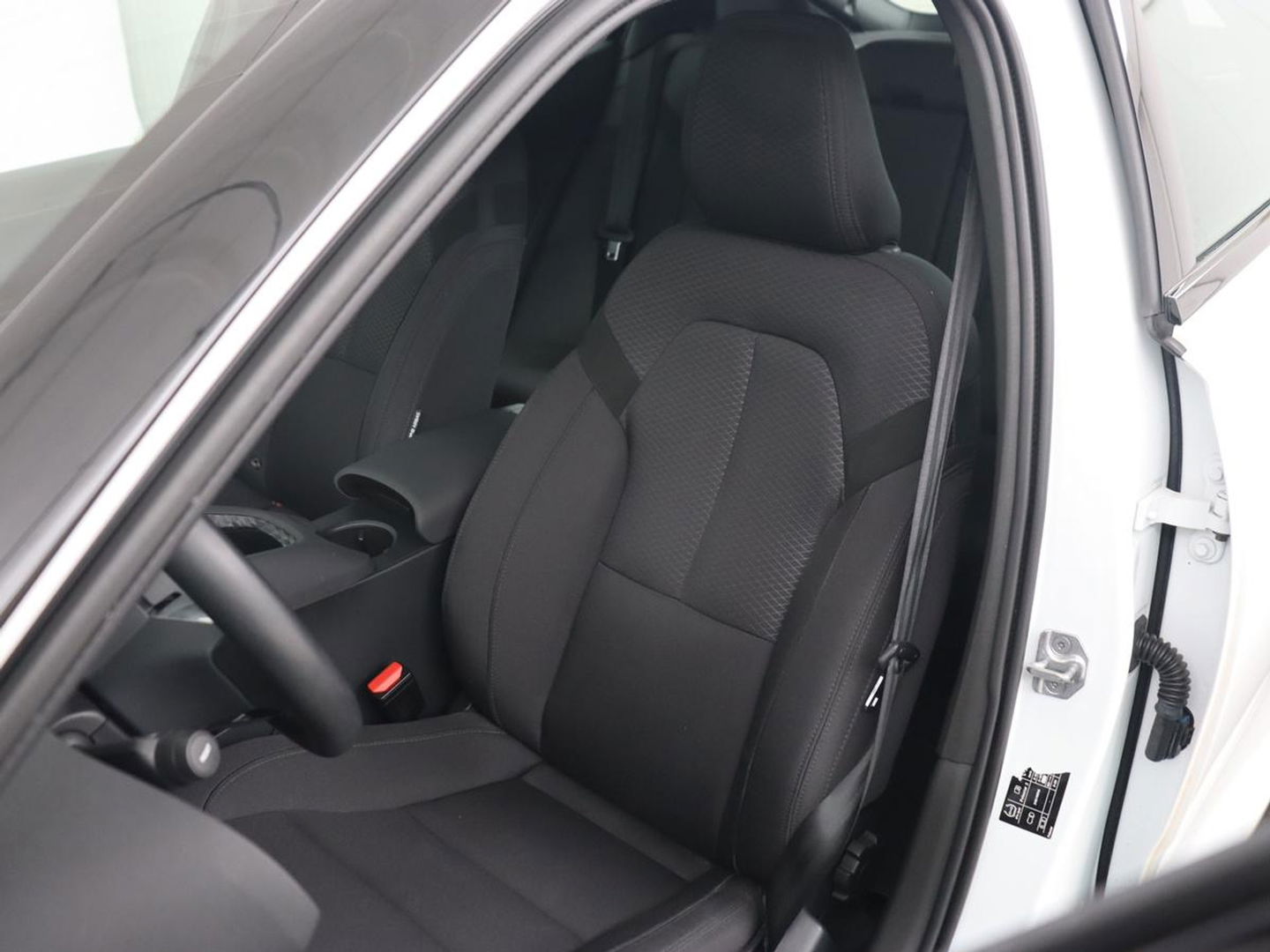 Polestar 2 Standard Range Single Motor 63kWh | 360 Camera | Stoelverwarming | Adaptive cruise | Carplay | Park Assist | 19'' | Keyless | Full LED | Digital Cockpit | DAB