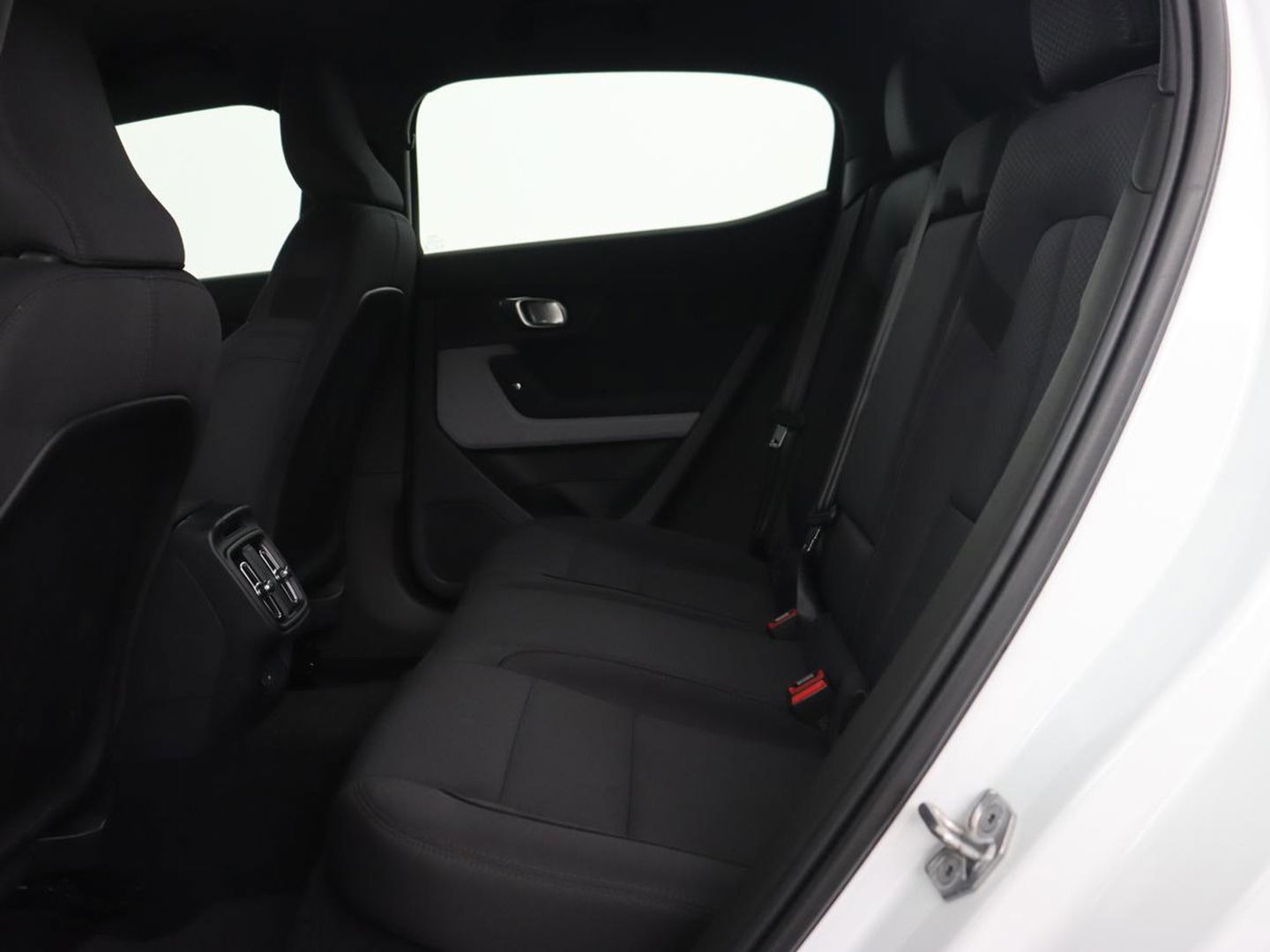 Polestar 2 Standard Range Single Motor 63kWh | 360 Camera | Stoelverwarming | Adaptive cruise | Carplay | Park Assist | 19'' | Keyless | Full LED | Digital Cockpit | DAB