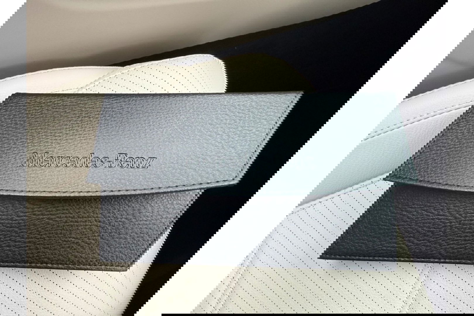 Mercedes-Benz GLC 300DE 4MATIC AMG LINE PANORAMA LEER NAVI PDC360GR.