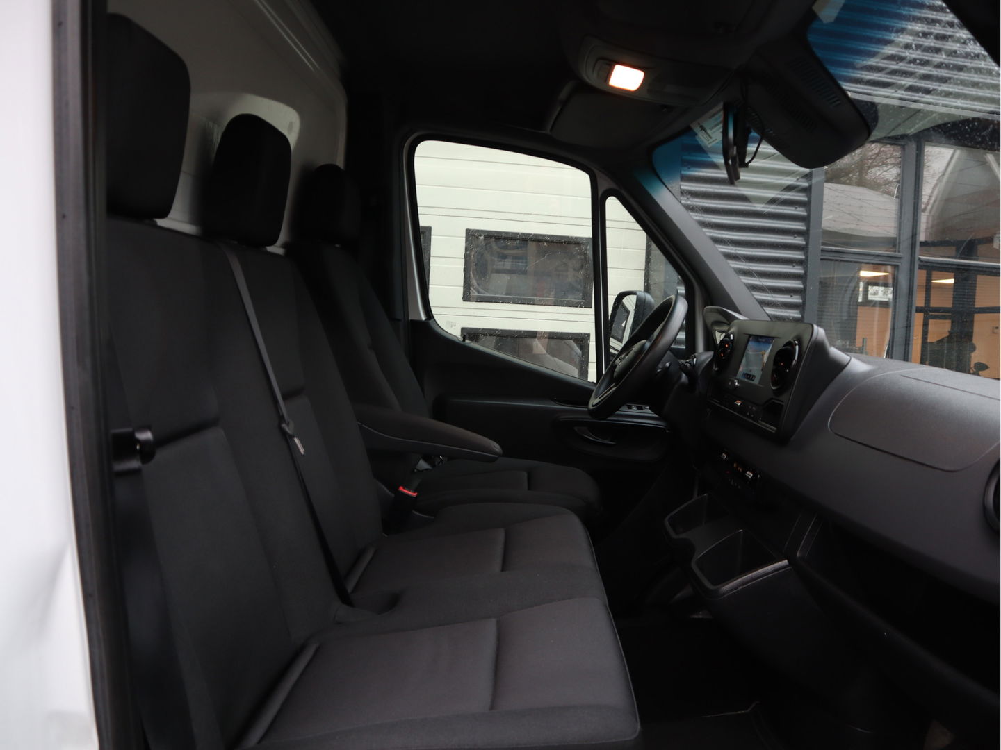 Mercedes-Benz Sprinter 515 CDI Euro 6 Automaat Bakwagen Laadklep - MBUX - Cruise