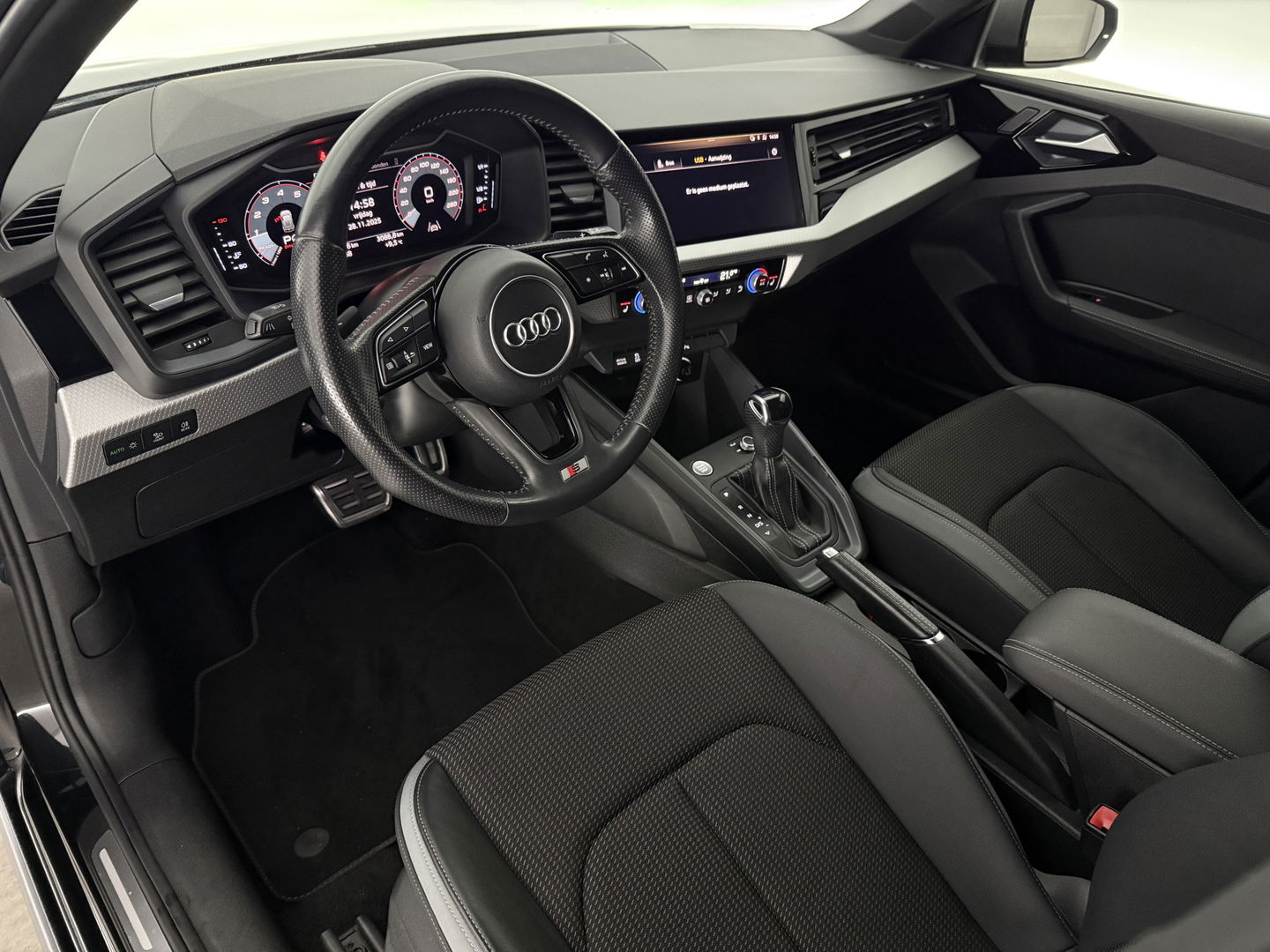 Audi A1 40 TFSI S Line 200PK | Virtual | Carplay | Cruise | Stoelverw. | Parkeersens.