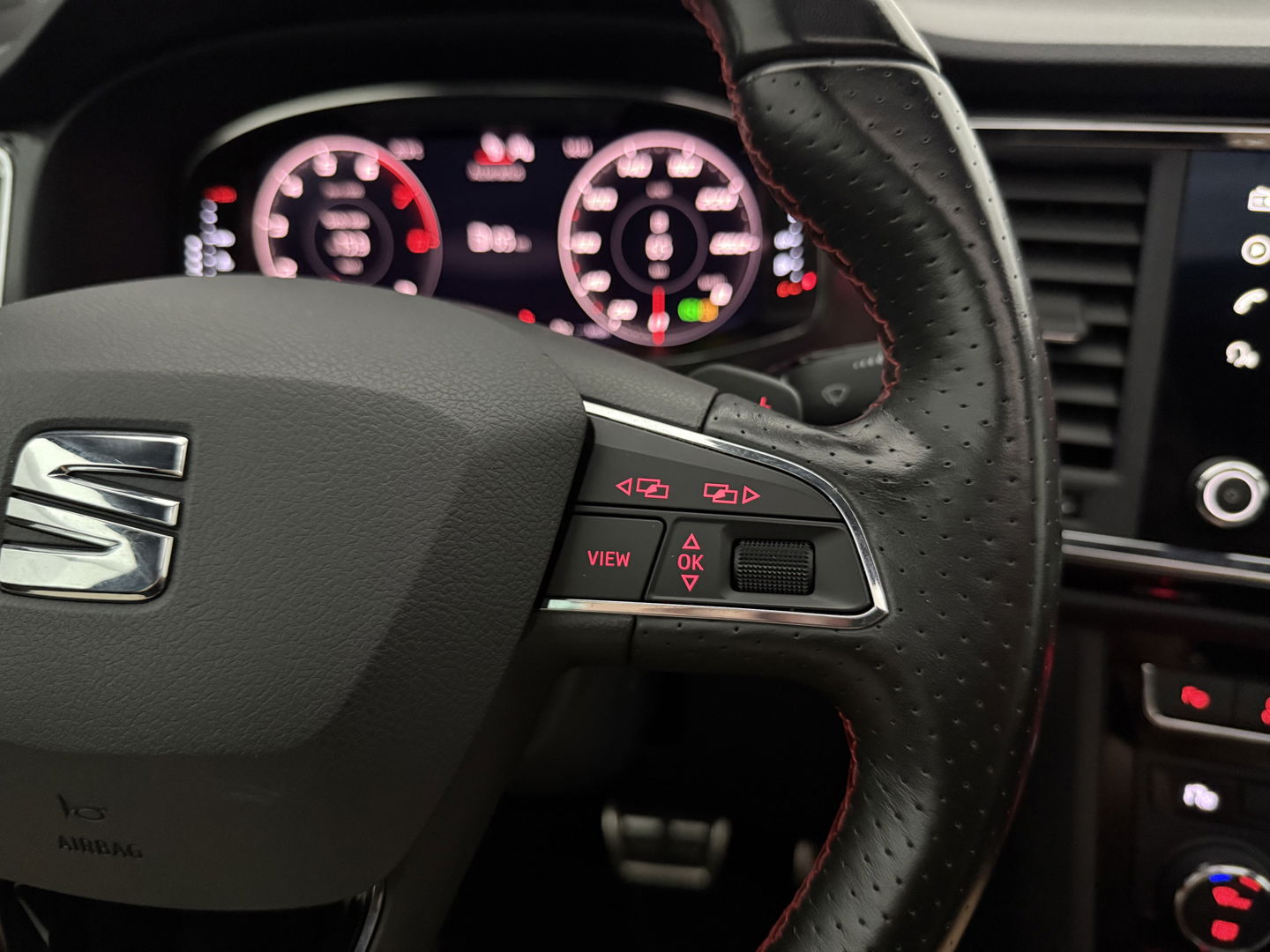 SEAT Ateca 1.5 TSI FR | 360° | Pano | Trekh. | Virtual | Sfeerverl. | Carplay | NAP