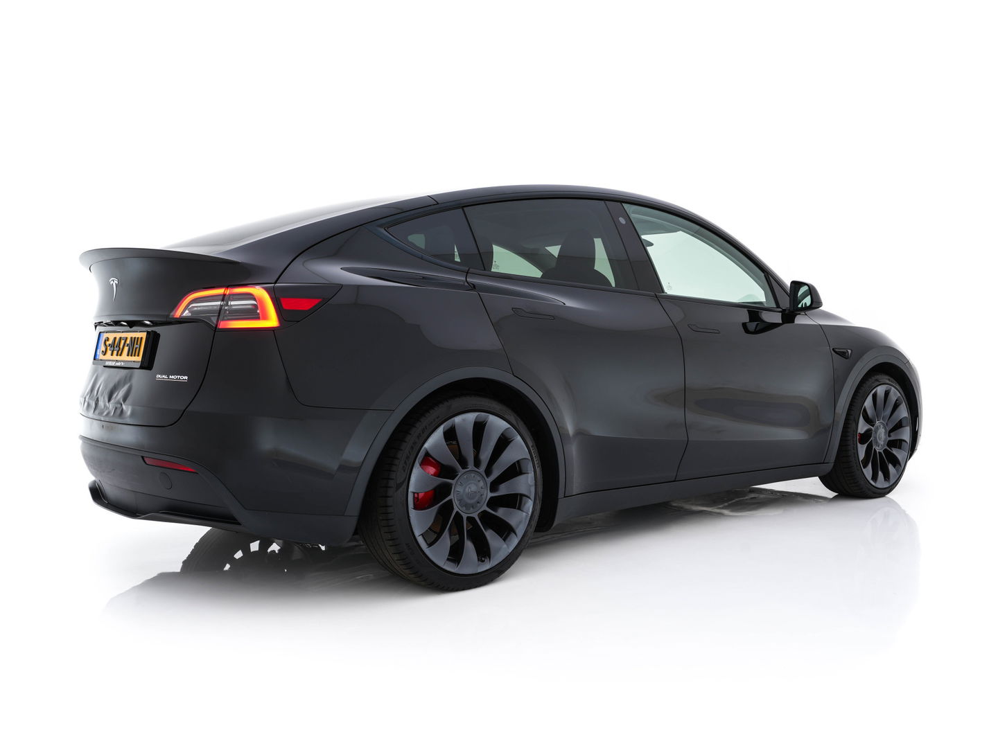 Tesla Model Y Performance AWD 75 kWh {SOH-84%} [ 3-Fase ] (INCL-BTW) Aut. *PANO | AUTO-PILOT | LUXURY-LEATHER | TOP-VIEW | NAVI-FULLMAP | MATRIX-LED | DIGI-COCKPIT | KEYLESS | CAMERA | DAB+ | HEATED-COMFORTSEATS | PRIVACY-GLASS | 21''ALU*