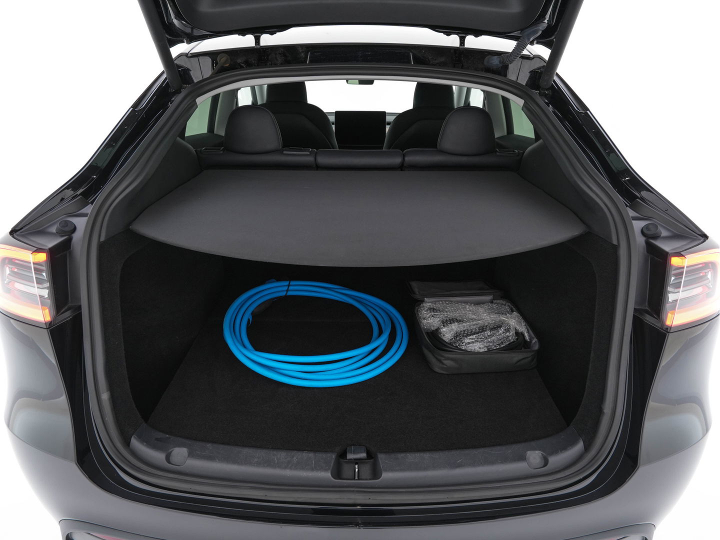 Tesla Model Y Performance AWD 75 kWh {SOH-84%} [ 3-Fase ] (INCL-BTW) Aut. *PANO | AUTO-PILOT | LUXURY-LEATHER | TOP-VIEW | NAVI-FULLMAP | MATRIX-LED | DIGI-COCKPIT | KEYLESS | CAMERA | DAB+ | HEATED-COMFORTSEATS | PRIVACY-GLASS | 21''ALU*