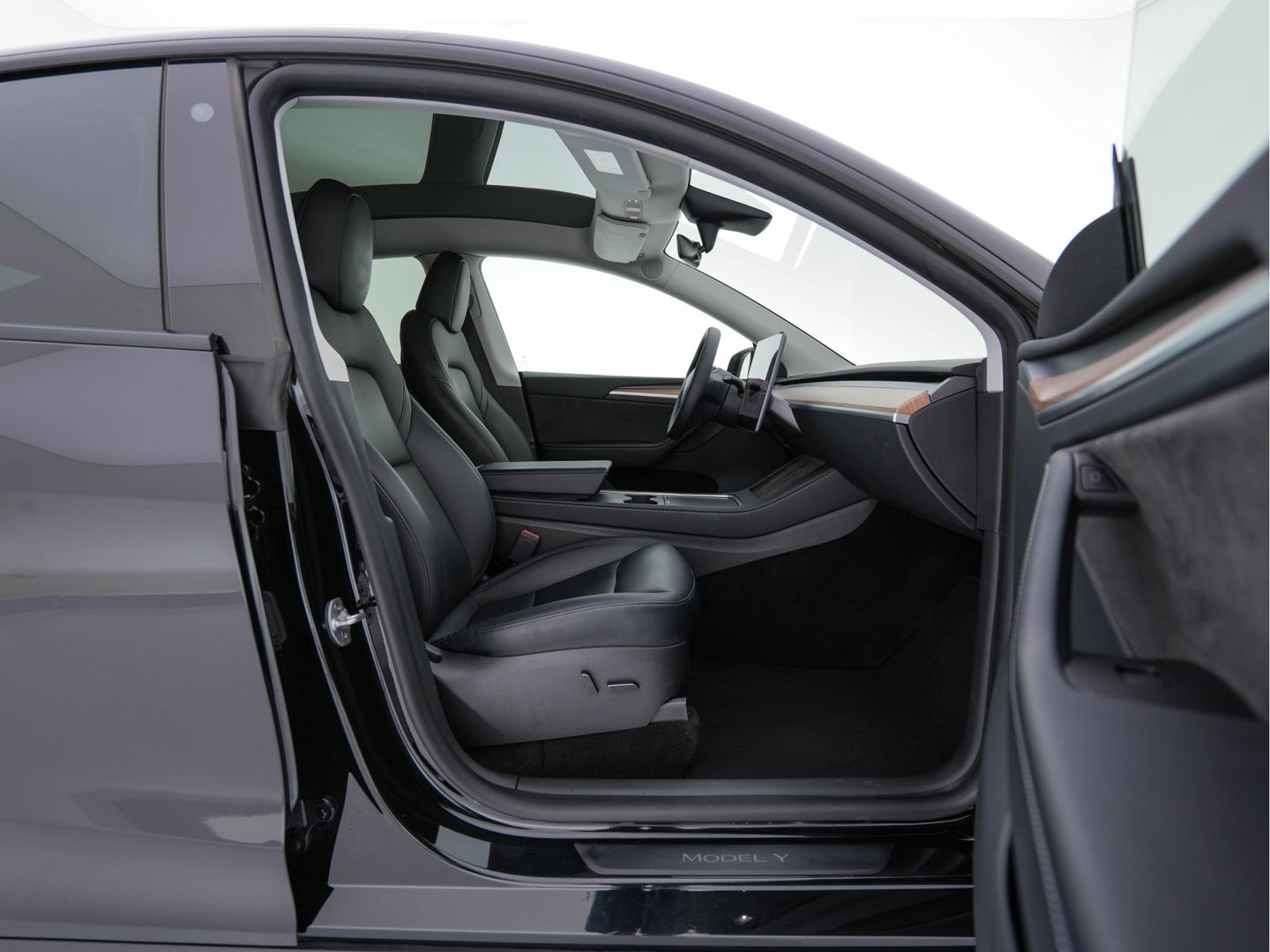 Tesla Model Y Performance AWD 75 kWh {SOH-84%} [ 3-Fase ] (INCL-BTW) Aut. *PANO | AUTO-PILOT | LUXURY-LEATHER | TOP-VIEW | NAVI-FULLMAP | MATRIX-LED | DIGI-COCKPIT | KEYLESS | CAMERA | DAB+ | HEATED-COMFORTSEATS | PRIVACY-GLASS | 21''ALU*