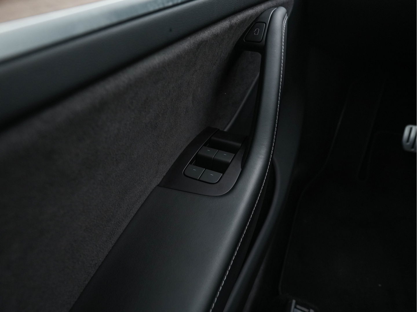 Tesla Model Y Performance AWD 75 kWh {SOH-84%} [ 3-Fase ] (INCL-BTW) Aut. *PANO | AUTO-PILOT | LUXURY-LEATHER | TOP-VIEW | NAVI-FULLMAP | MATRIX-LED | DIGI-COCKPIT | KEYLESS | CAMERA | DAB+ | HEATED-COMFORTSEATS | PRIVACY-GLASS | 21''ALU*