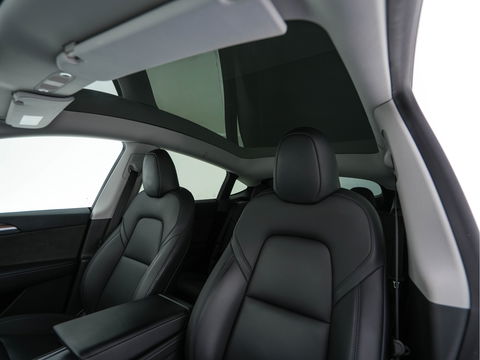 Tesla Model Y Performance AWD 75 kWh {SOH-84%} [ 3-Fase ] (INCL-BTW) Aut. *PANO | AUTO-PILOT | LUXURY-LEATHER | TOP-VIEW | NAVI-FULLMAP | MATRIX-LED | DIGI-COCKPIT | KEYLESS | CAMERA | DAB+ | HEATED-COMFORTSEATS | PRIVACY-GLASS | 21''ALU*