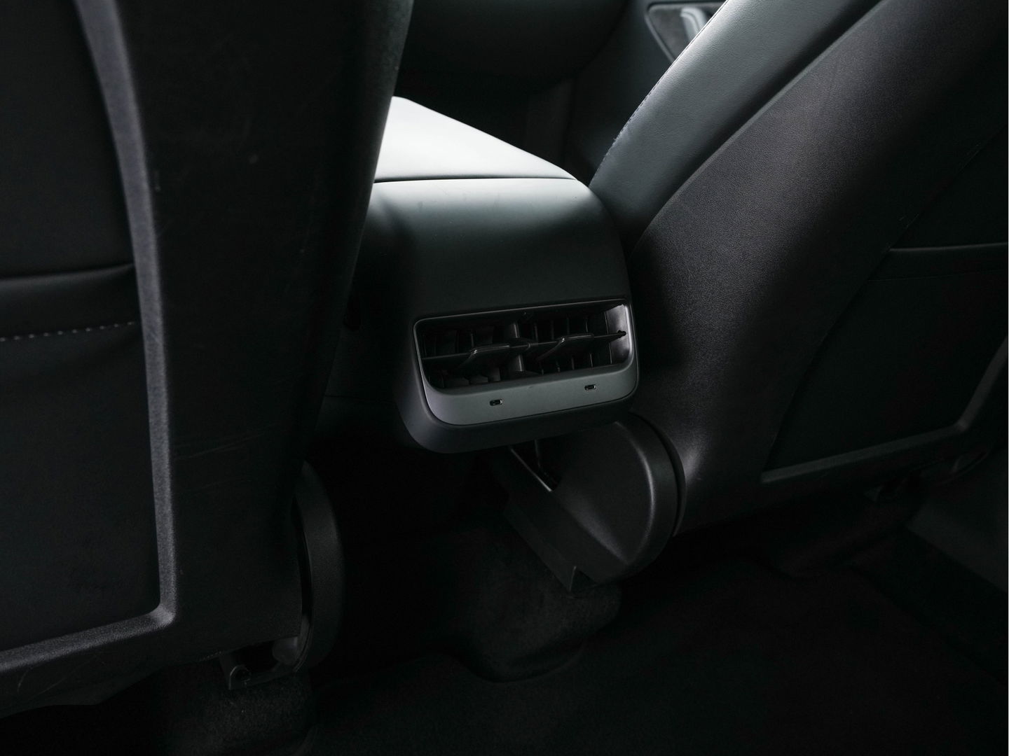 Tesla Model Y Performance AWD 75 kWh {SOH-84%} [ 3-Fase ] (INCL-BTW) Aut. *PANO | AUTO-PILOT | LUXURY-LEATHER | TOP-VIEW | NAVI-FULLMAP | MATRIX-LED | DIGI-COCKPIT | KEYLESS | CAMERA | DAB+ | HEATED-COMFORTSEATS | PRIVACY-GLASS | 21''ALU*