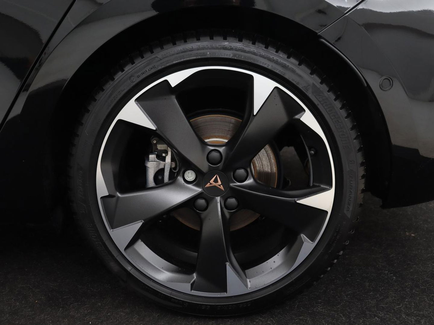 CUPRA Leon 1.5 eHybrid Business | Stoelverwarming | Adaptive cruise | Camera | Carplay | Sportstoelen | Matrix LED | Keyless | PHEV | Plug In