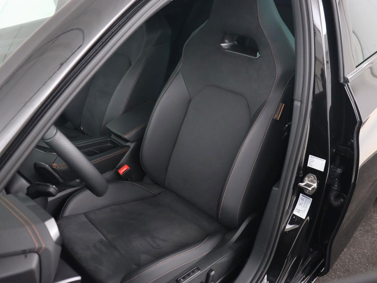 CUPRA Leon 1.5 eHybrid Business | Stoelverwarming | Adaptive cruise | Camera | Carplay | Sportstoelen | Matrix LED | Keyless | PHEV | Plug In