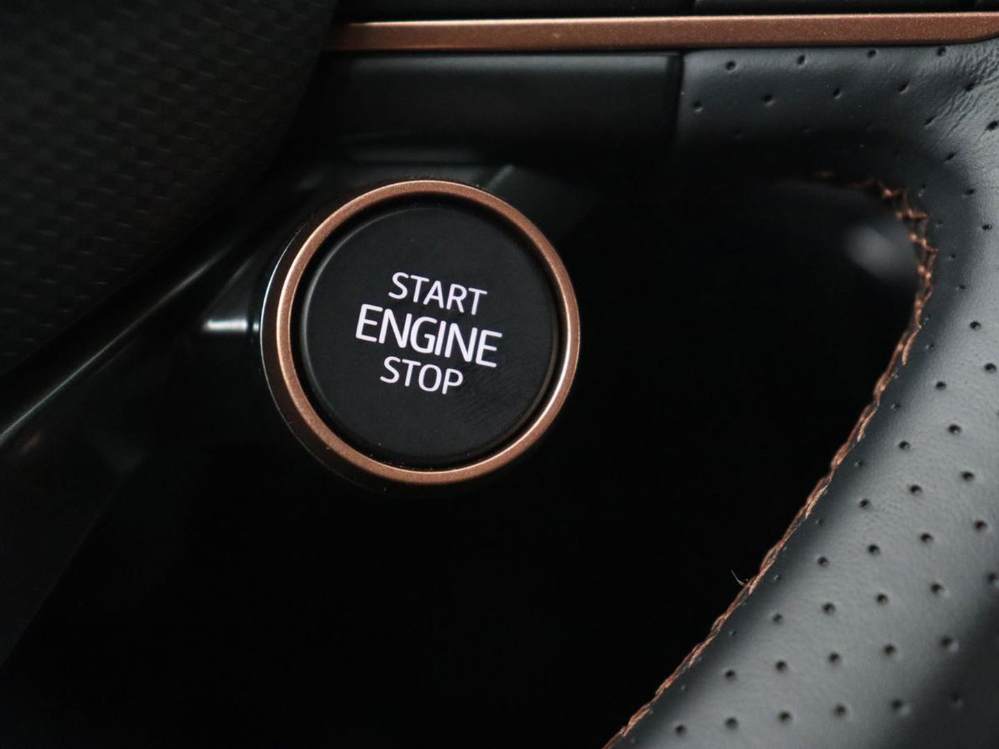 CUPRA Leon 1.5 eHybrid Business | Stoelverwarming | Adaptive cruise | Camera | Carplay | Sportstoelen | Matrix LED | Keyless | PHEV | Plug In