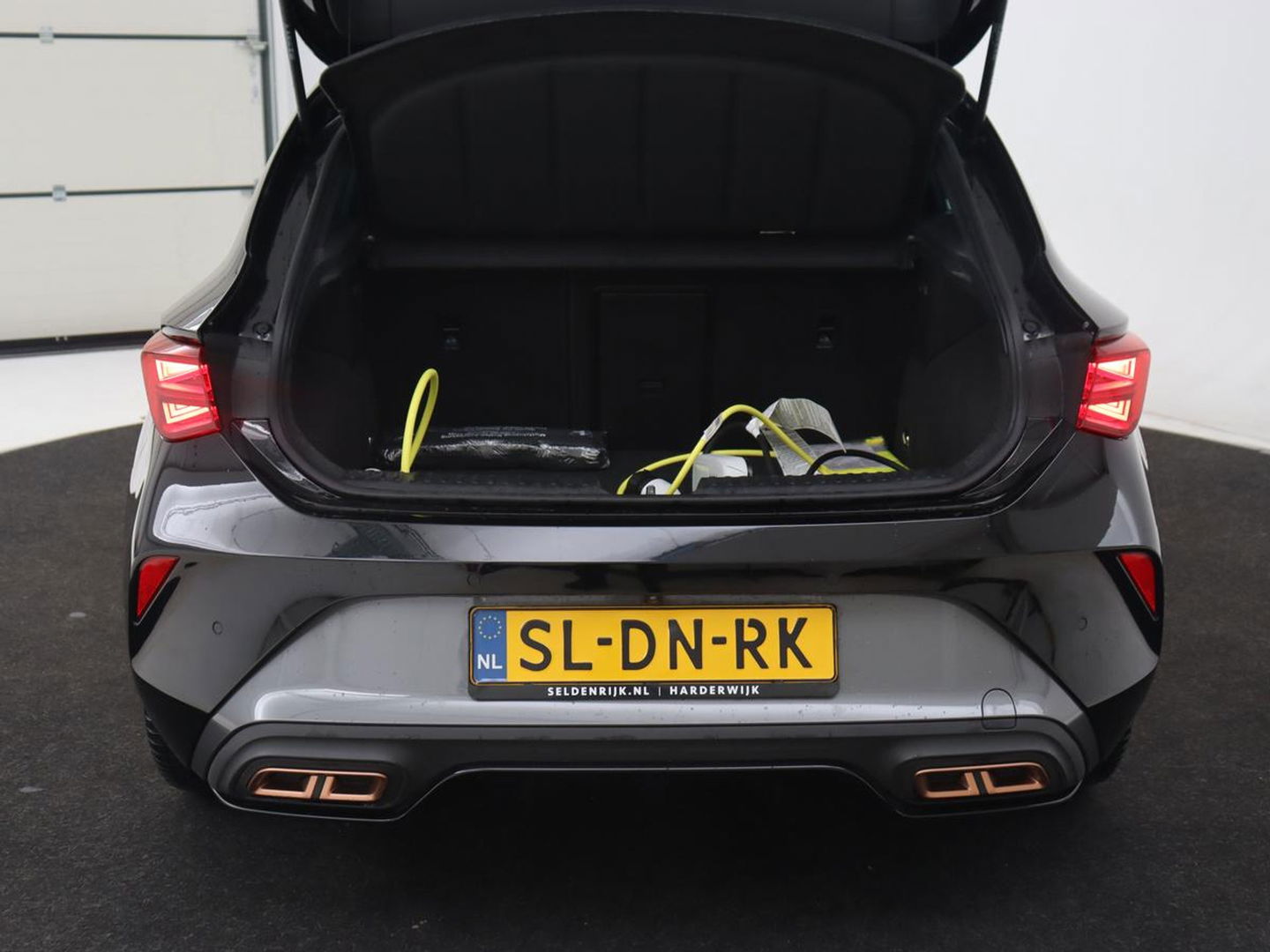 CUPRA Leon 1.5 eHybrid Business | Stoelverwarming | Adaptive cruise | Camera | Carplay | Sportstoelen | Matrix LED | Keyless | PHEV | Plug In