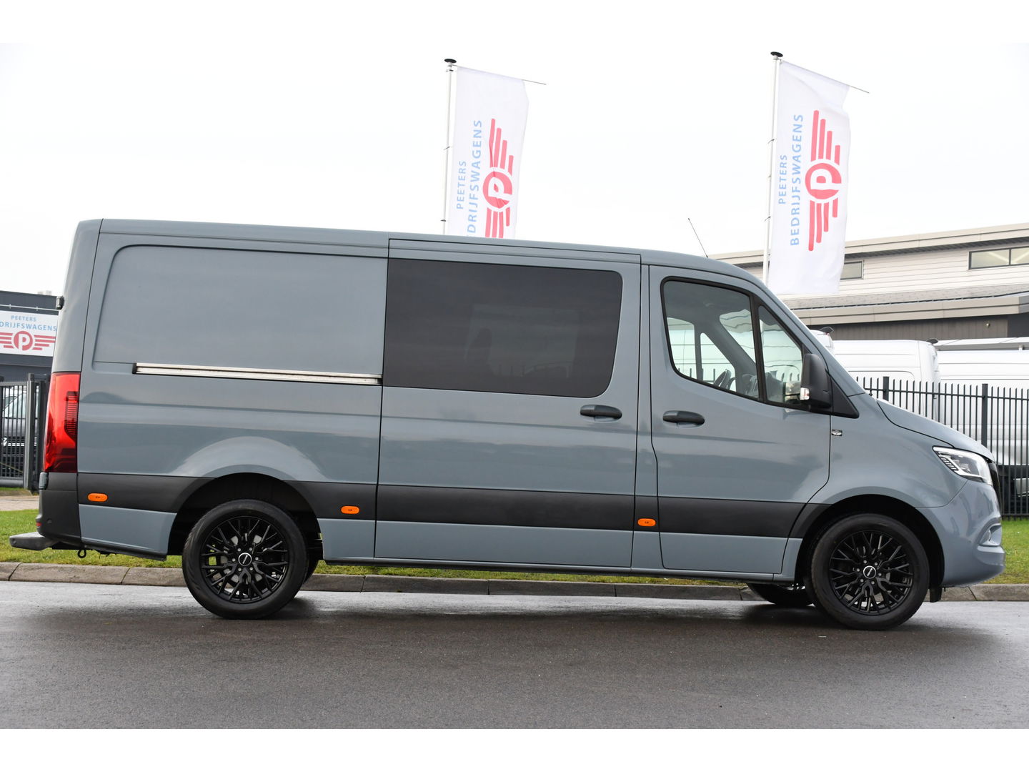 Mercedes-Benz Sprinter 317 1.9 CDI L2H1 DC RWD AMG Edition Camera, Cruise, Carplay, 170pk, Automaat, LED, Stoelverwarming, NAVI, Multimedia, Uniek! Dubbel Cabine