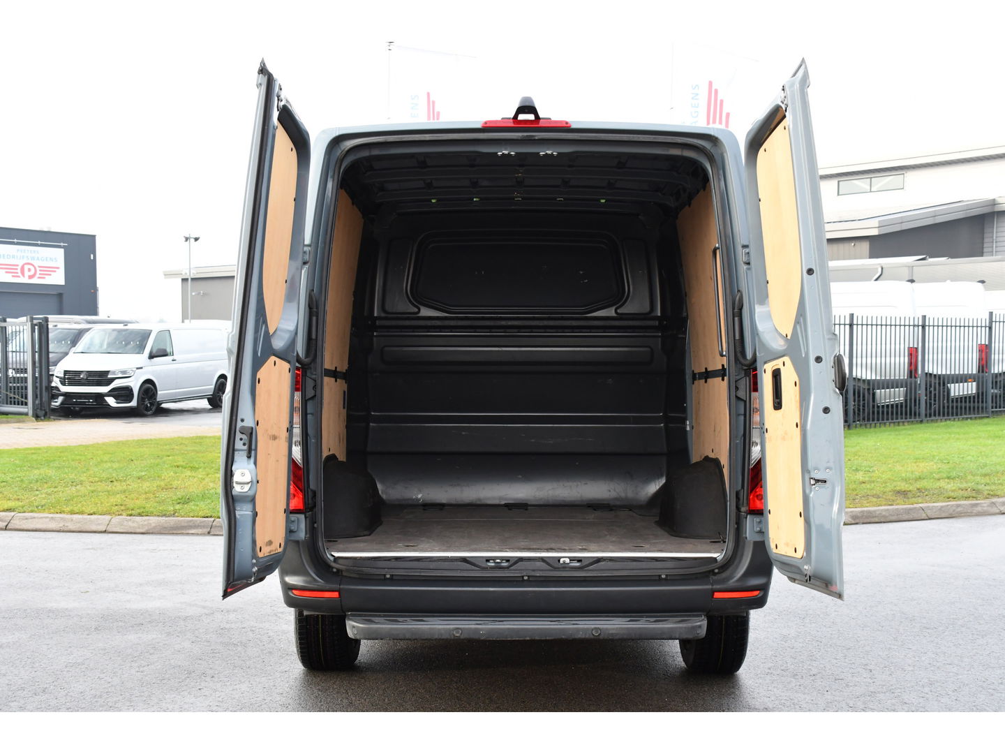 Mercedes-Benz Sprinter 317 1.9 CDI L2H1 DC RWD AMG Edition Camera, Cruise, Carplay, 170pk, Automaat, LED, Stoelverwarming, NAVI, Multimedia, Uniek! Dubbel Cabine