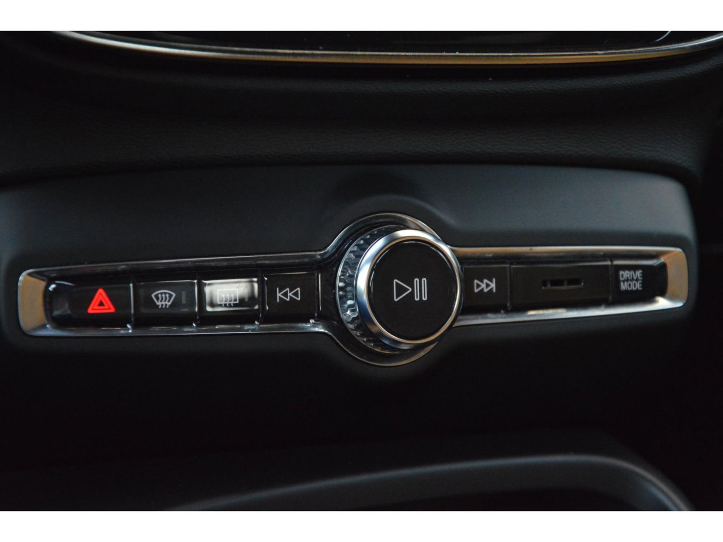 Volvo XC40 T4 Hybride Inscription | Leer | Trekhaak 1800KG | Camera | Apple CarPlay | Parkeersensoren | Cruise Control |