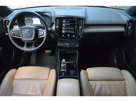 Volvo XC40 T4 Hybride Inscription | Leer | Trekhaak 1800KG | Camera | Apple CarPlay | Parkeersensoren | Cruise Control |