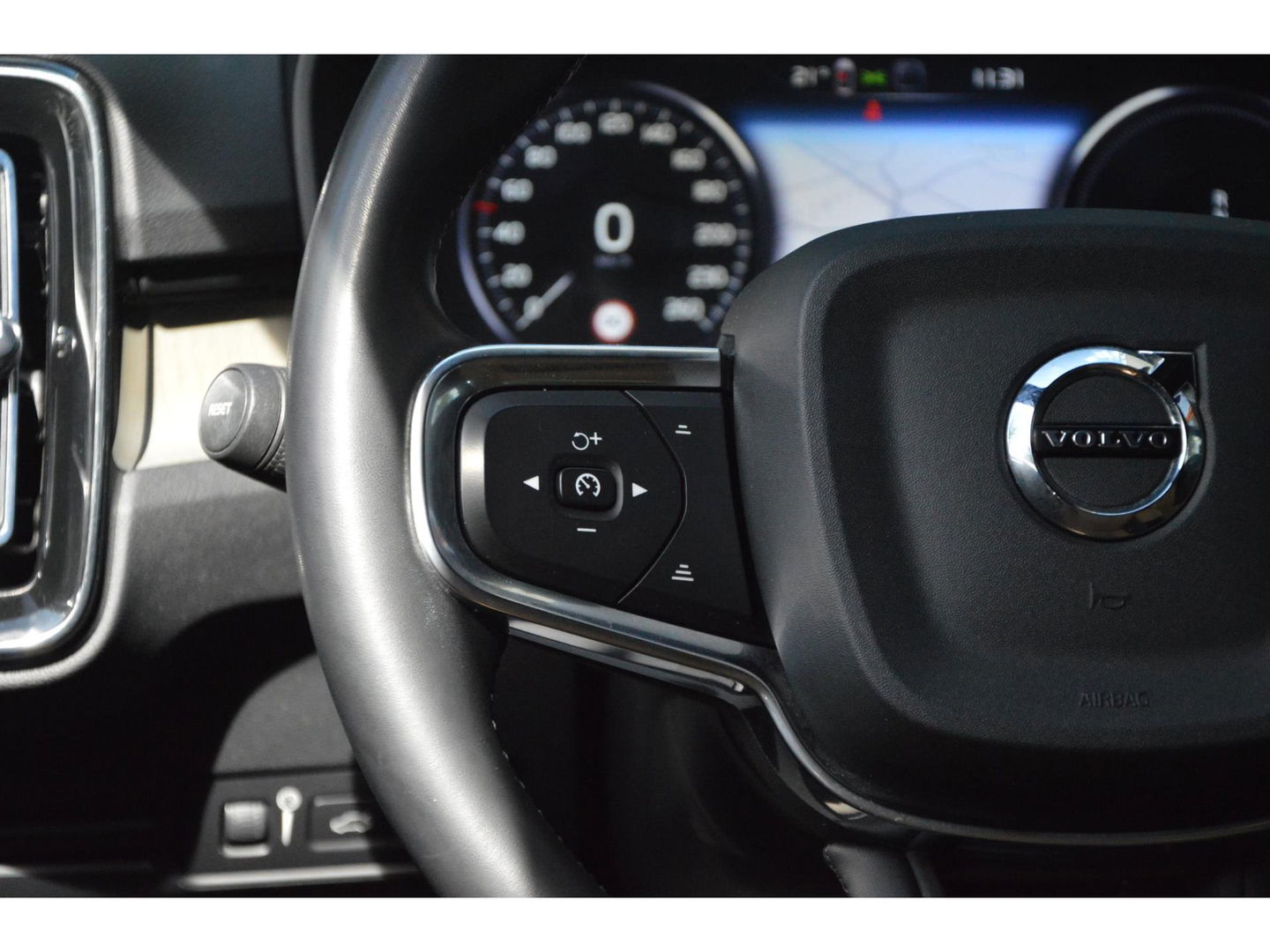 Volvo XC40 T4 Hybride Inscription | Leer | Trekhaak 1800KG | Camera | Apple CarPlay | Parkeersensoren | Cruise Control |