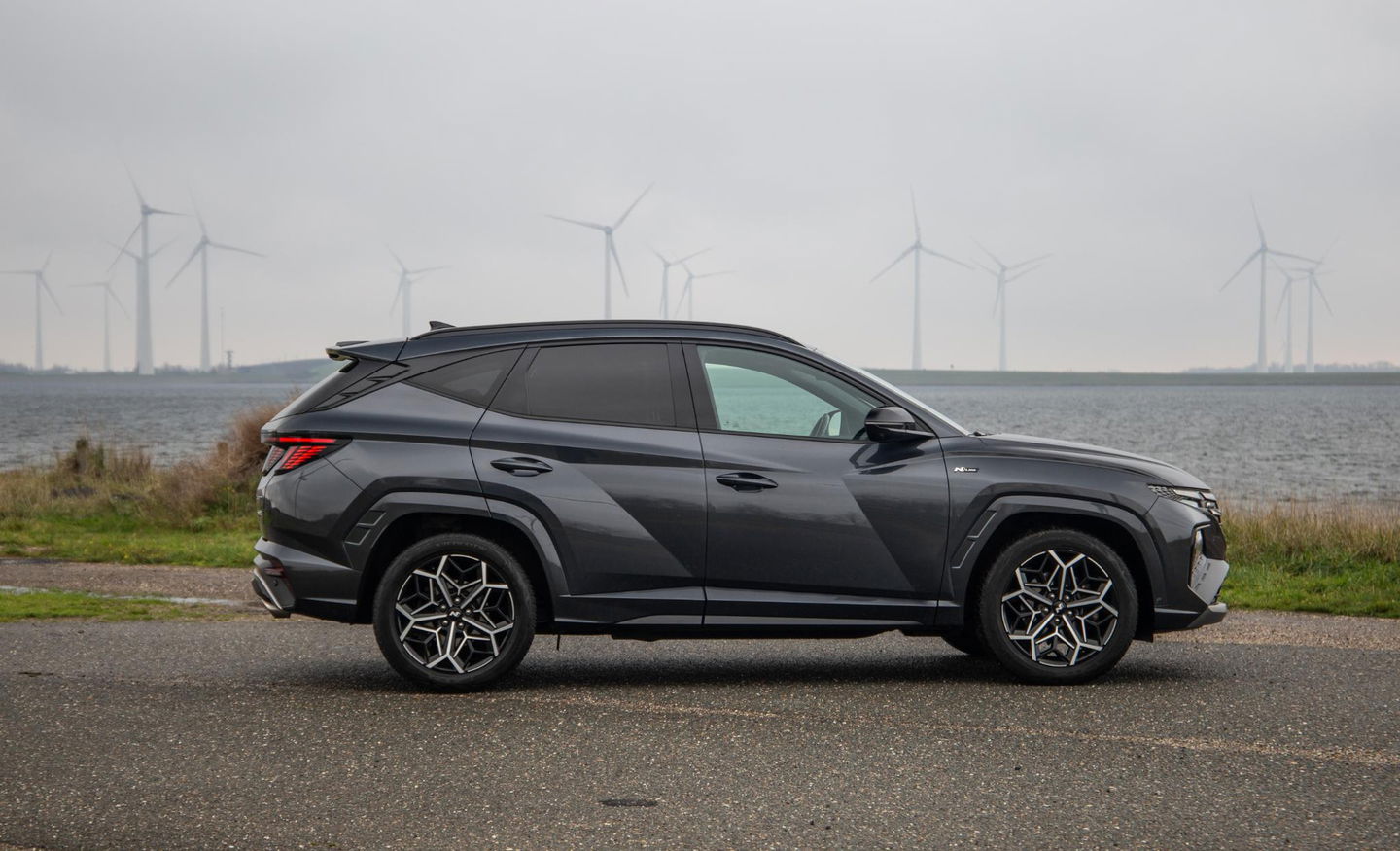 Hyundai TUCSON Hybrid 1.6 T-GDI HEV N Line Sky AUTOMAAT / STOEL VERWARMING + KOELING / PANO / CAMERA