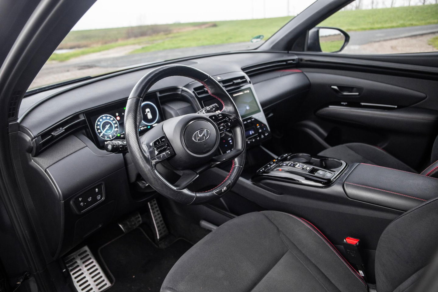 Hyundai TUCSON Hybrid 1.6 T-GDI HEV N Line Sky AUTOMAAT / STOEL VERWARMING + KOELING / PANO / CAMERA