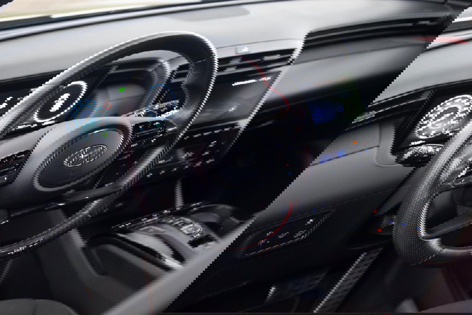 Hyundai TUCSON Hybrid 1.6 T-GDI HEV N Line Sky AUTOMAAT / STOEL VERWARMING + KOELING / PANO / CAMERA