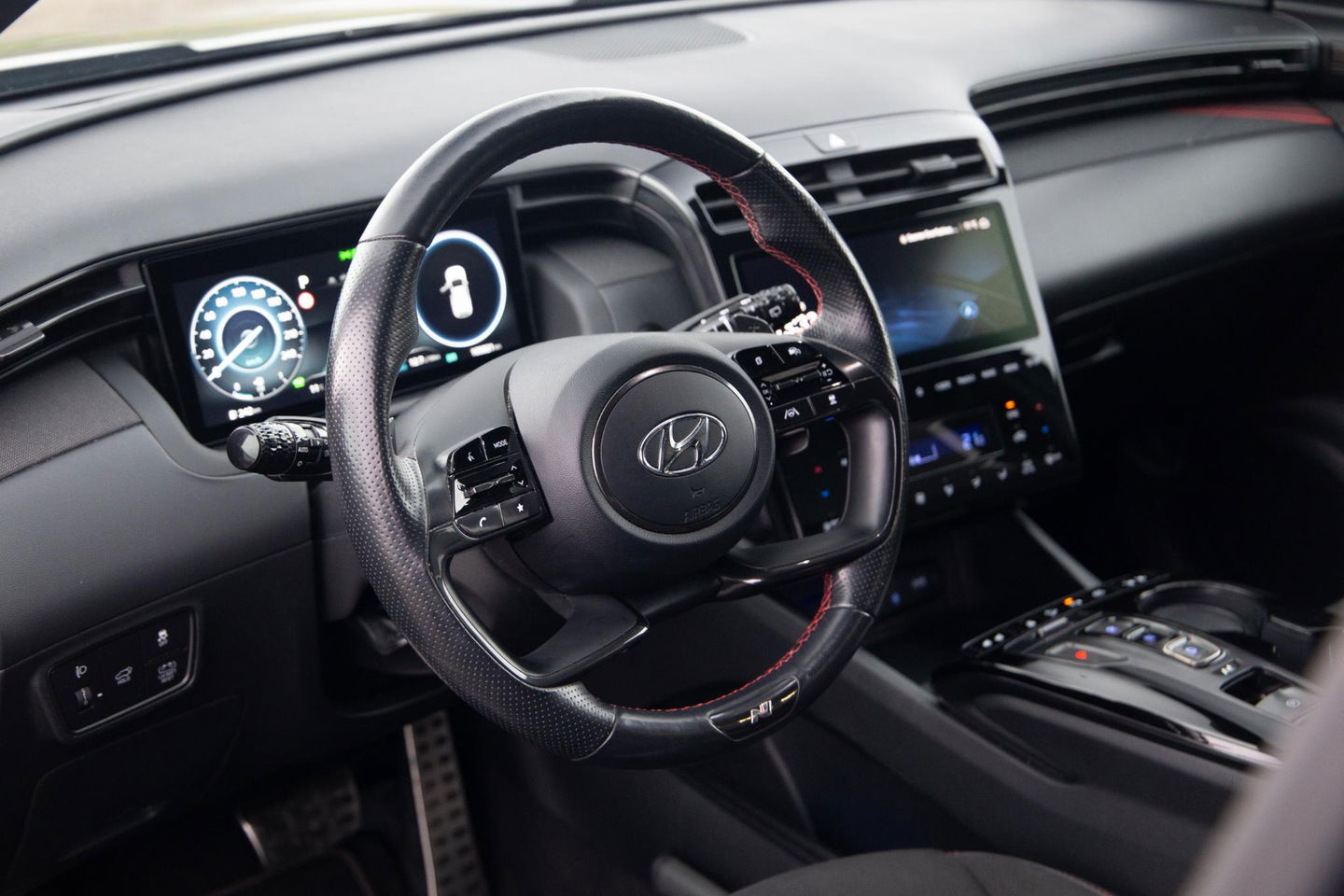 Hyundai TUCSON Hybrid 1.6 T-GDI HEV N Line Sky AUTOMAAT / STOEL VERWARMING + KOELING / PANO / CAMERA