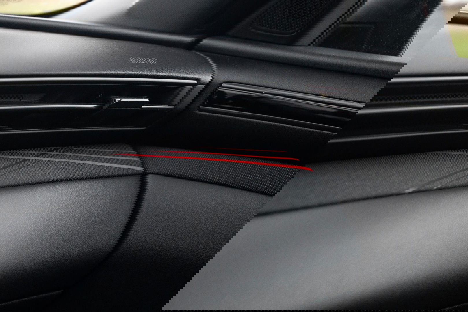 Hyundai TUCSON Hybrid 1.6 T-GDI HEV N Line Sky AUTOMAAT / STOEL VERWARMING + KOELING / PANO / CAMERA