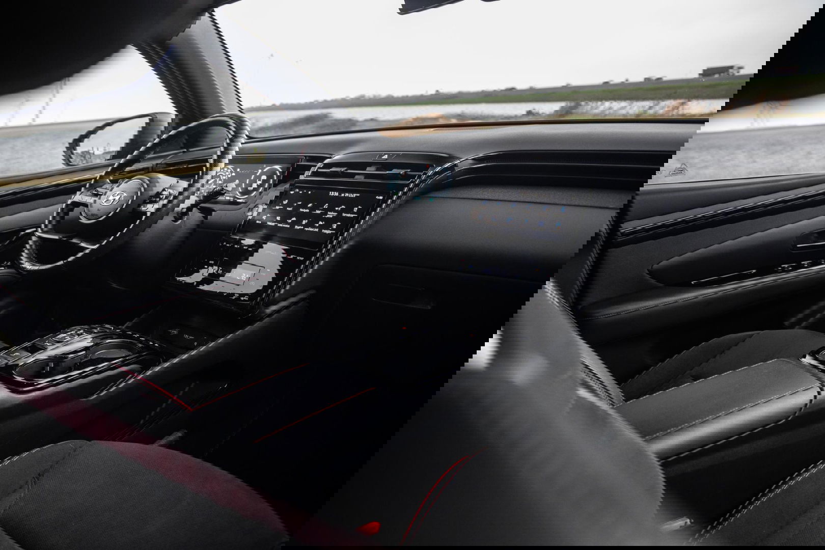 Hyundai TUCSON Hybrid 1.6 T-GDI HEV N Line Sky AUTOMAAT / STOEL VERWARMING + KOELING / PANO / CAMERA