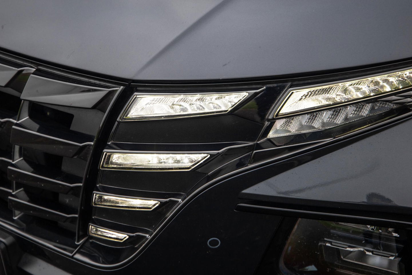 Hyundai TUCSON Hybrid 1.6 T-GDI HEV N Line Sky AUTOMAAT / STOEL VERWARMING + KOELING / PANO / CAMERA