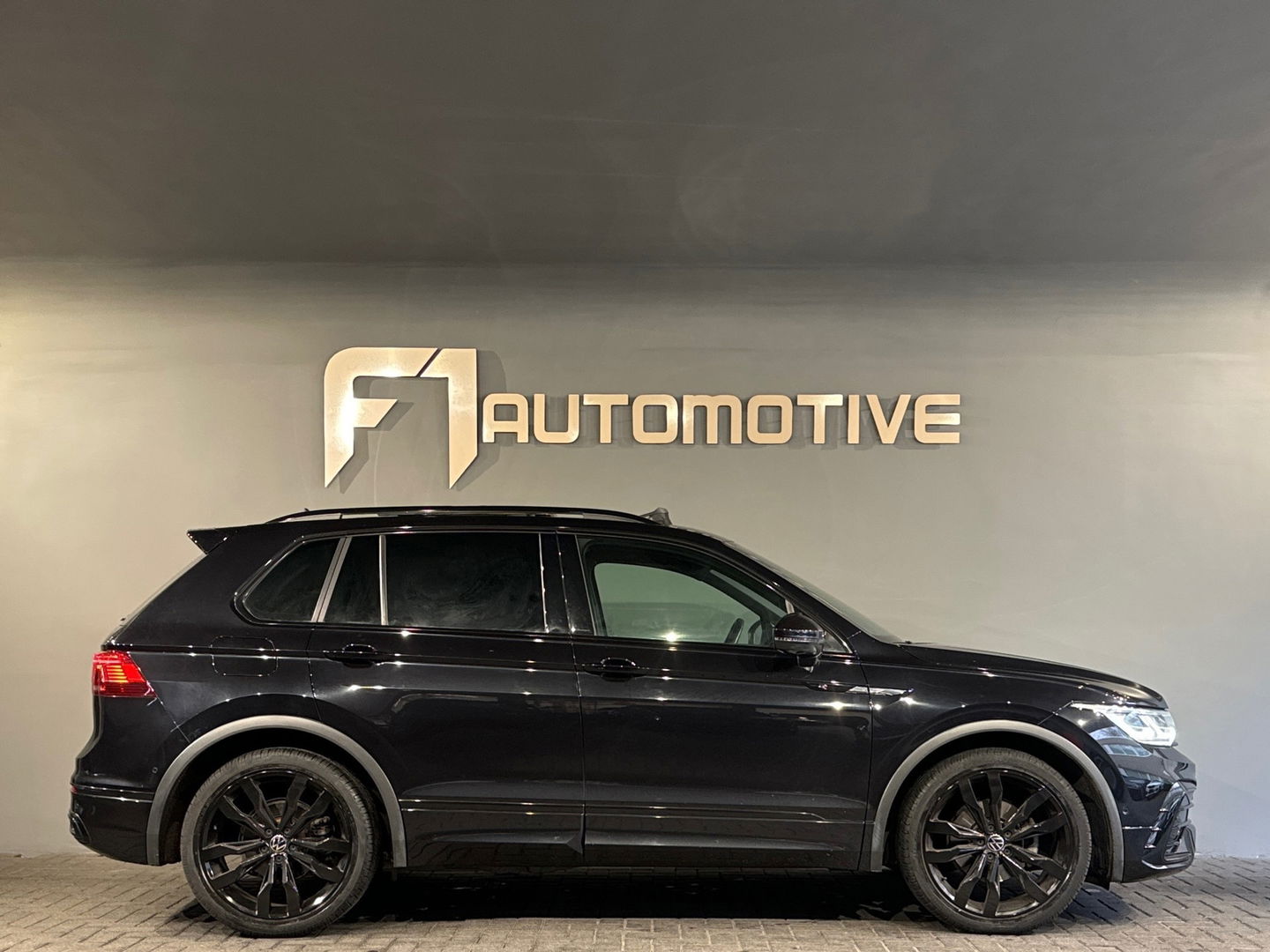 Volkswagen Tiguan 1.5 TSI R Line Pano|Keyless|Sfeer|360Camera