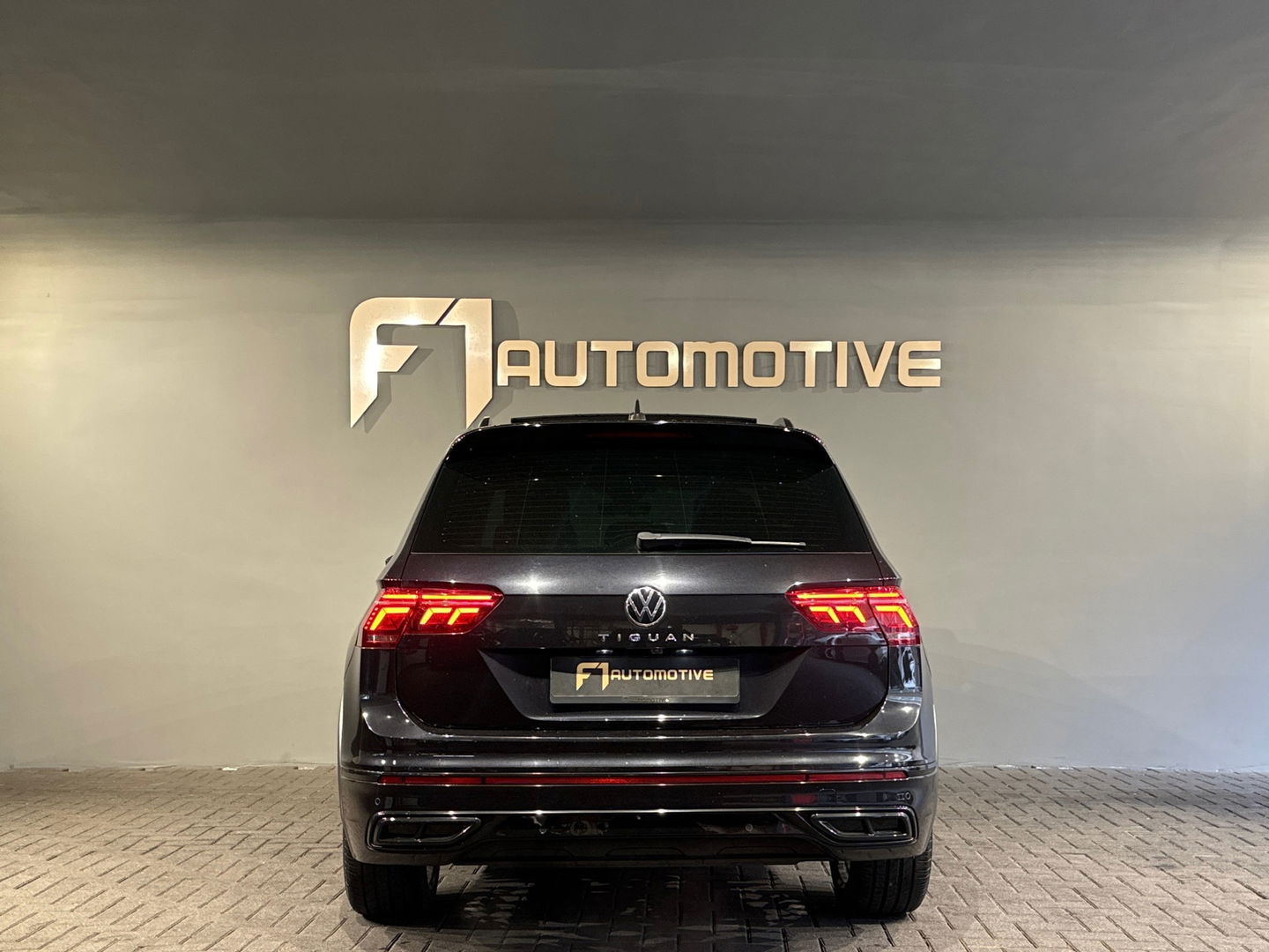 Volkswagen Tiguan 1.5 TSI R Line Pano|Keyless|Sfeer|360Camera