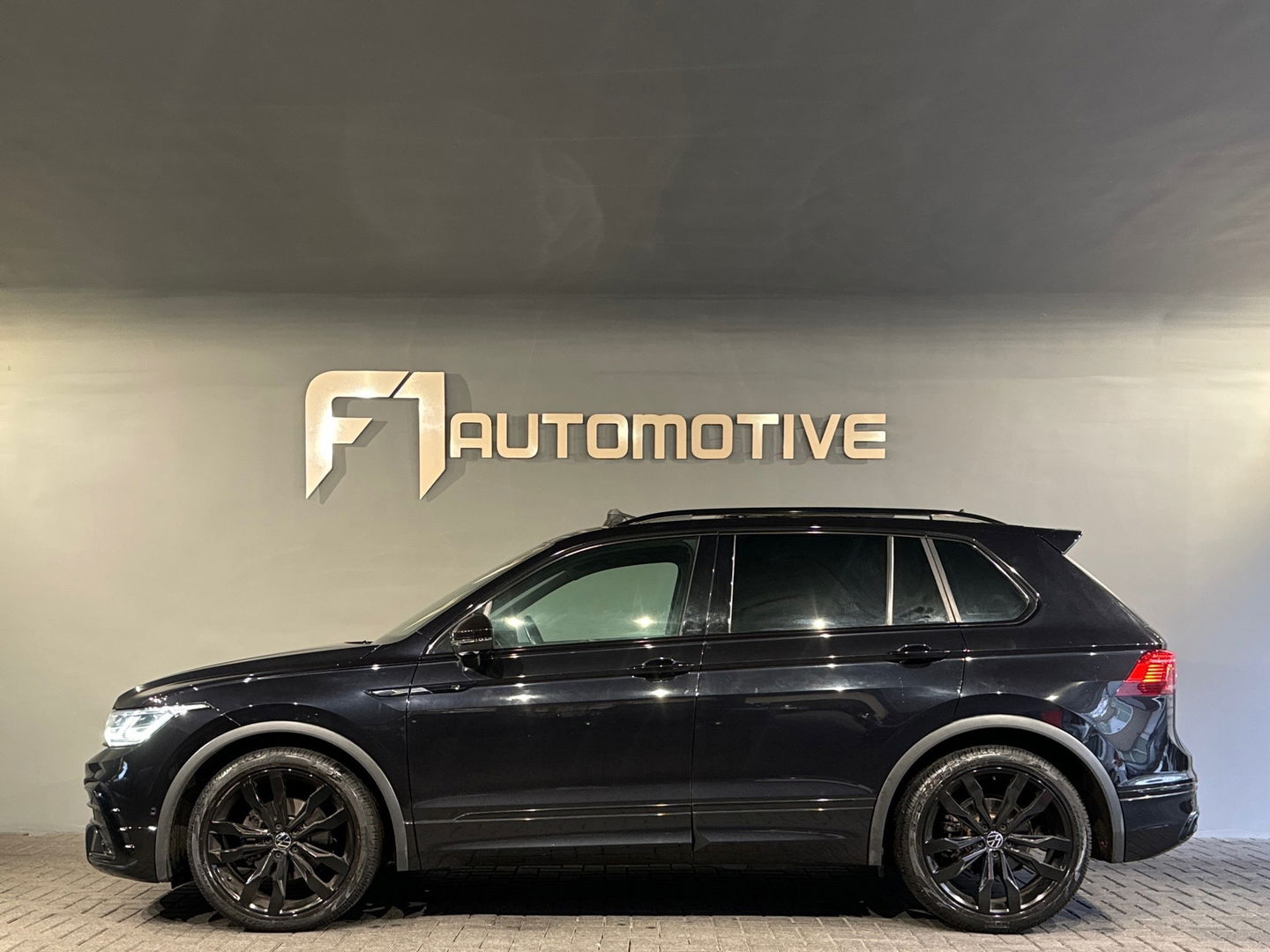 Volkswagen Tiguan 1.5 TSI R Line Pano|Keyless|Sfeer|360Camera